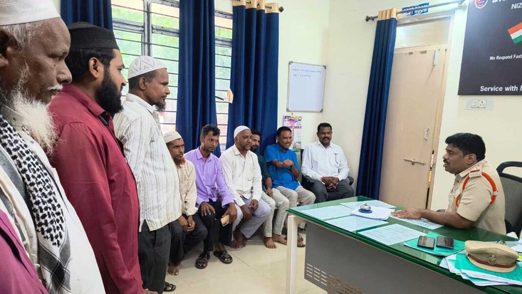 SI Sandeep | వ్యాపారులు ట్రాఫిక్ నిబంధనలు పాటించాలి