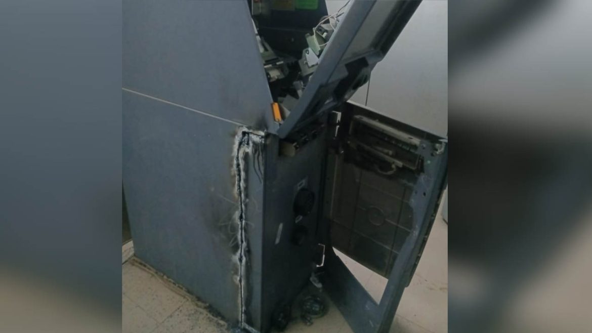 ATM robbery attempt | ఏటీఎంలో చోరీకి యత్నం.. సినీ ఫక్కీలో ఛేజింగ్​..