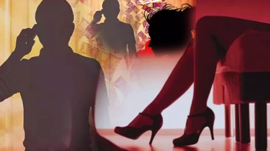 Hyderabad Honeytrap | హైదరాబాద్​లో హనీట్రాప్​.. రూ.7 లక్షల కాజేత!