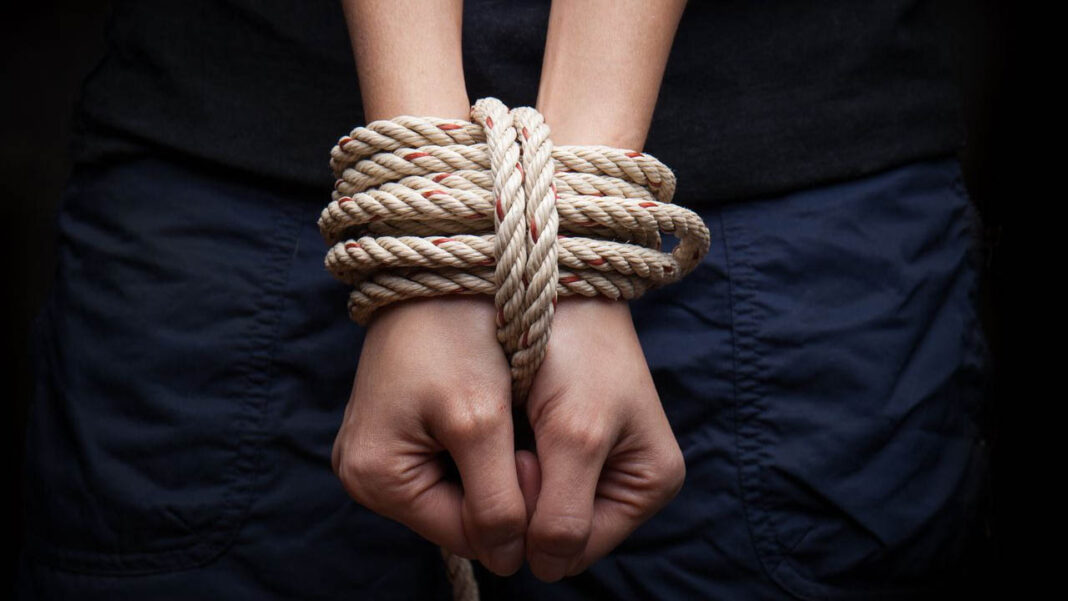 Hyderabad | కిడ్నాపర్ల చెరలో భర్త.. రూ.10 లక్షల డిమాండ్​.. ఇవ్వనని తేల్చి చెప్పిన భార్య..!