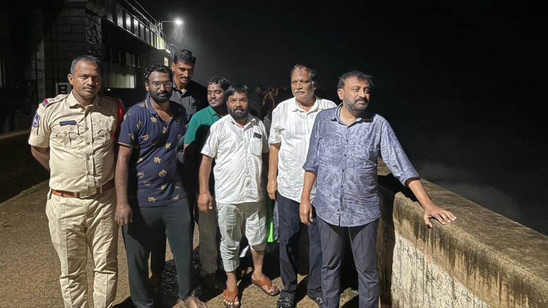 akshara today - MLa Heavy rains monitoring | భారీ వర్షాలు.. రాత్రంతా ఎమ్మెల్యే లక్ష్మీకాంతారావు పర్యవేక్షణ.. నేడు ఆ ప్రాంతంలో బడులకు సెలవు