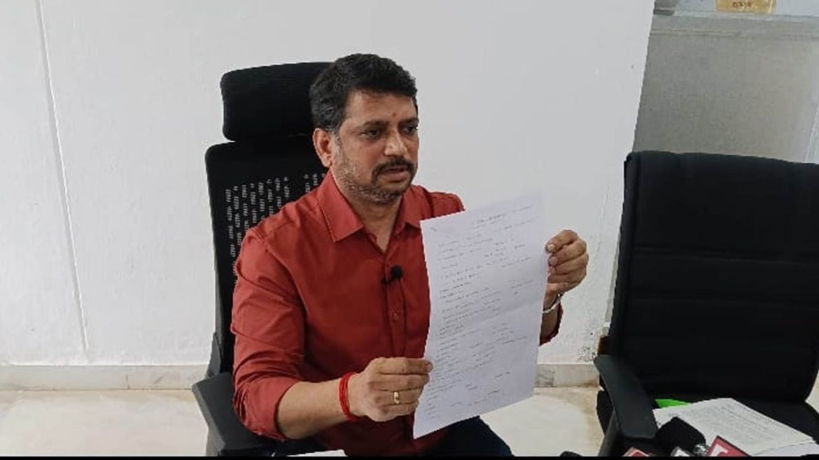 CMC Hospital | IMSR ఛైర్మన్​ ఓ పెద్ద మోసగాడు : CMC డైరెక్టర్ డాక్టర్ అజ్జా శ్రీనివాస్ ఆరోపణ