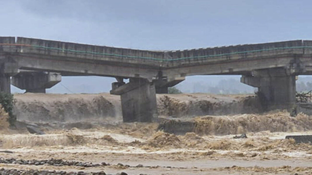 Heavy rains in North India | ఉత్తరాదిలో భారీ వర్షాలు.. హిమాచల్​లో 298 మంది బలి.. జేకేలో కుంగిన భారీ వంతెన..