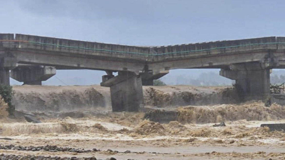 Heavy rains in North India | ఉత్తరాదిలో భారీ వర్షాలు.. హిమాచల్​లో 298 మంది బలి.. జేకేలో కుంగిన భారీ వంతెన..