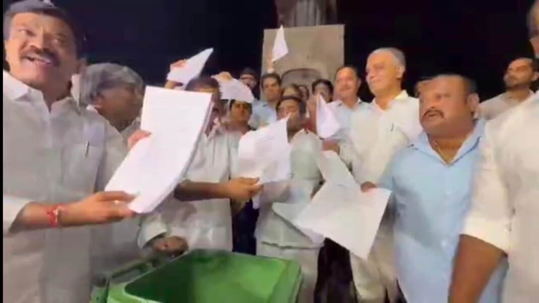 BRS MLAs boycott assembly | భారాస ఎమ్మెల్యేల అసెంబ్లీ బైకాట్​.. ఘోష్ కమిషన్ రిపోర్టు చించివేత