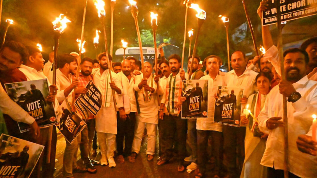 Kagadala rally | యువజన కాంగ్రెస్ ఓట్ చోర్..గద్దె చోడ్ కాగడాల ర్యాలీ