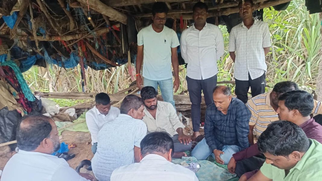 Police Raids | పేకాట స్థావరాలపై దాడులు.. పోలీసుల అదుపులో పొలిటికల్ లీడర్లు!