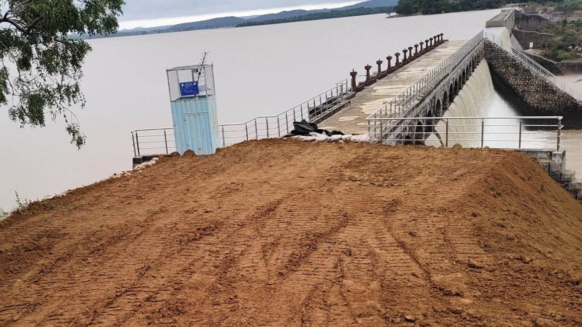 Pocharam project | పోచారం ప్రాజెక్టు వద్ద గుంత పూడ్చివేత.. శాశ్వత నిర్మాణం కోసం ప్రతిపాదనలు