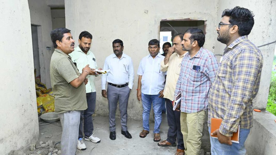 Double bedroom houses