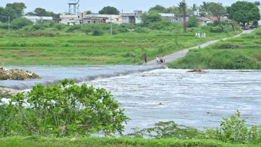 Hyderabad Musi | హైదరాబాద్​లో మూసీ ఉద్ధృతి.. పలు మార్గాల్లో నిలిచిన రాకపోకలు