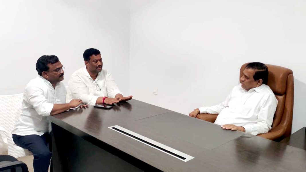 MP Suresh Shetkar