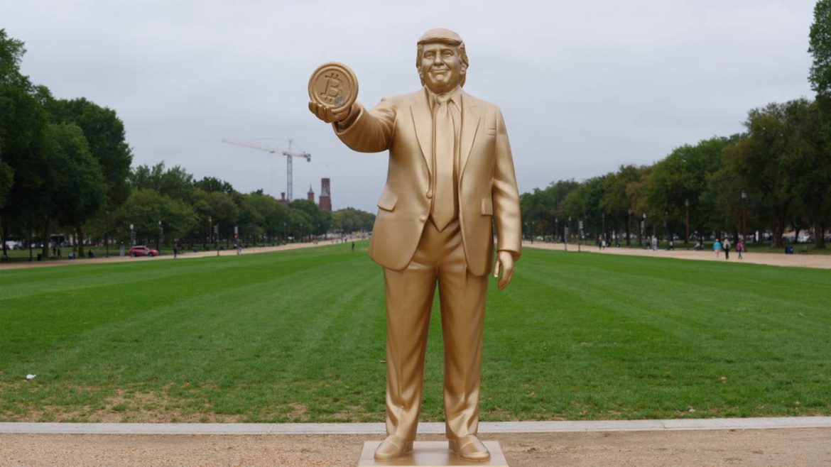 Trump Gold Statue