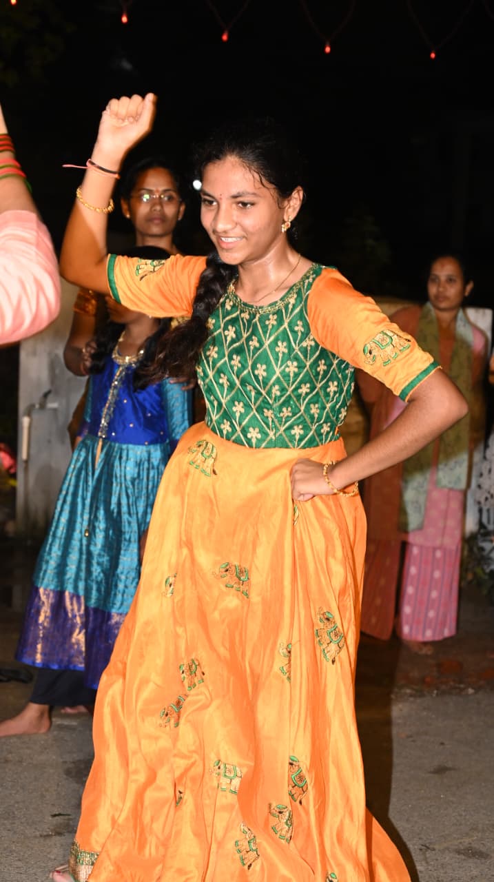 వైభవంగా అమ్మవారి నవరాత్రి వేడుకలు.. భూలక్ష్మి మాతకు బోనాల సమర్పణ