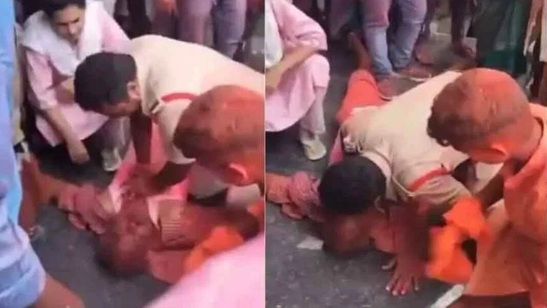 Devotee collapses while dancing | వినాయక శోభాయాత్రలో విషాదం.. డ్యాన్స్ చేస్తూ కుప్పకూలిన భక్తుడు