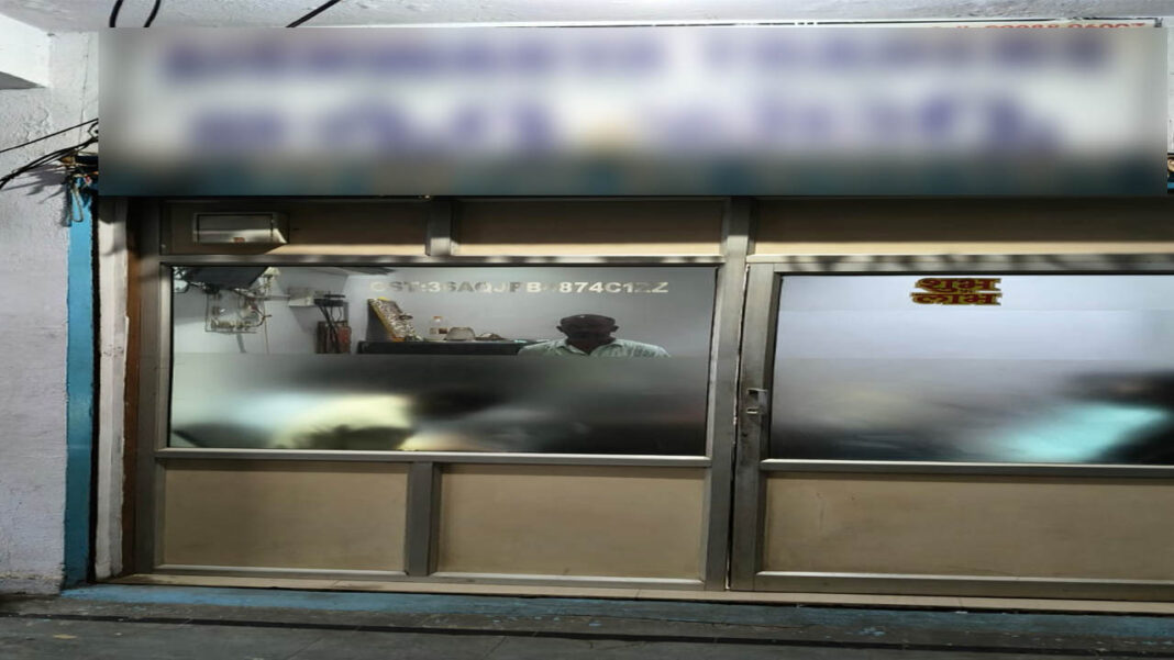 IT searches in Nizamabad | నిజామాబాద్​లో ఐటీ సోదాల కలకలం.. బంగారు వర్తకులే టార్గెట్​!