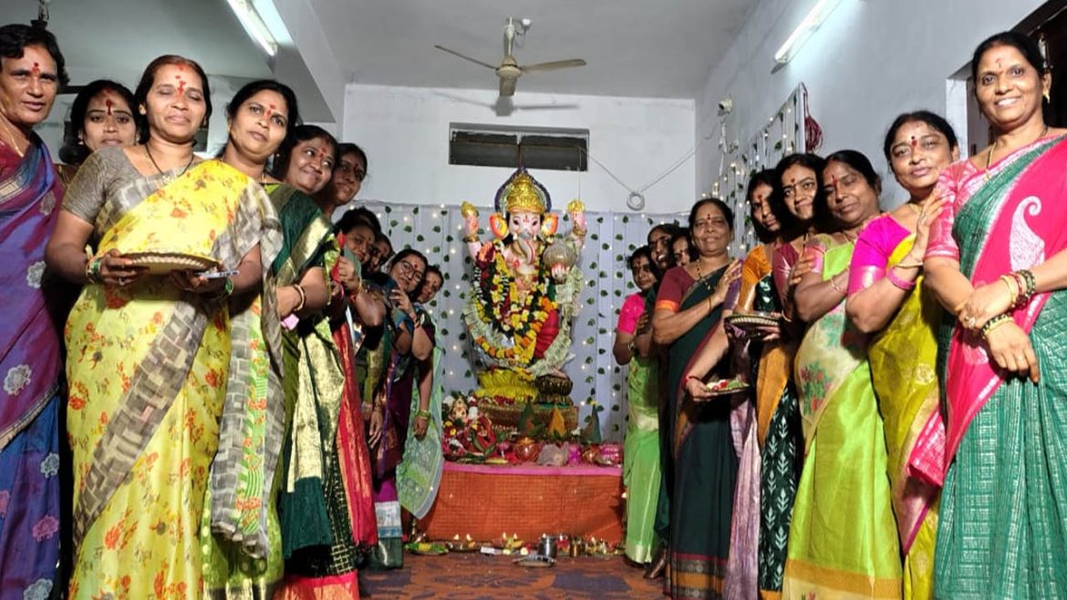 Vinayaka Navratri celebrations | వినాయక నవరాత్రుల సంబరాలు.. లంబోదరుడి సేవలో భక్తజనం!