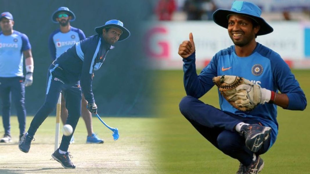 Raghavendra Dwivedi | నాడు రూ. 21 తో ఇంటి నుంచి బయటకొచ్చి.. శ్మశానంలో ఆశ్రయం పొంది.. నేడు టీమ్ ఇండియాకు వెన్నెముకగా నిలిచి !