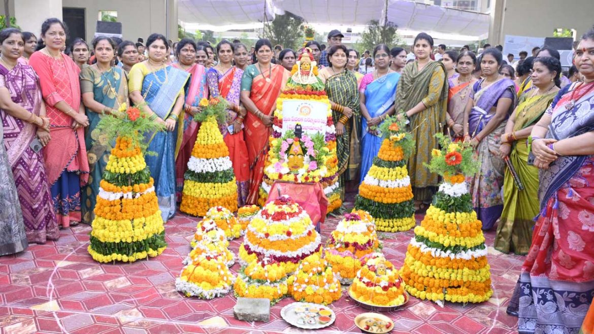 Vemulawada Bathukamma | బతుకమ్మ పండుగ తొమ్మిది రోజులు.. అక్కడ మాత్రం ఏడు రోజులే..