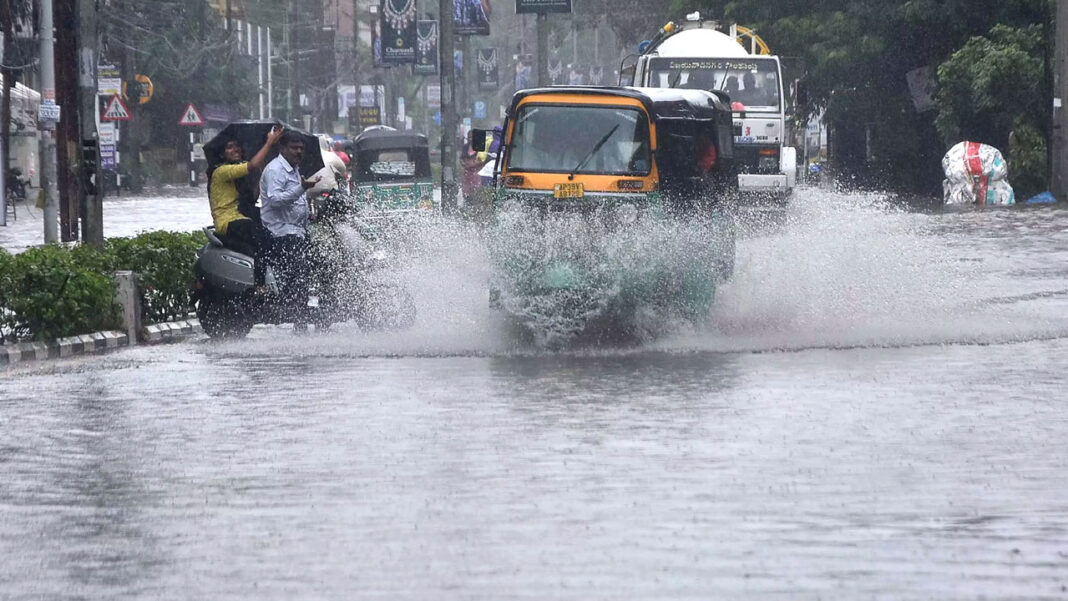 Heavy rain in Hyderabad | హైదరాబాద్​లో భారీ వర్షం.. నాలాలో కొట్టుకుపోయి ఇద్దరి గల్లంతు.. గోడ కూలి ఇద్దరి దుర్మరణం