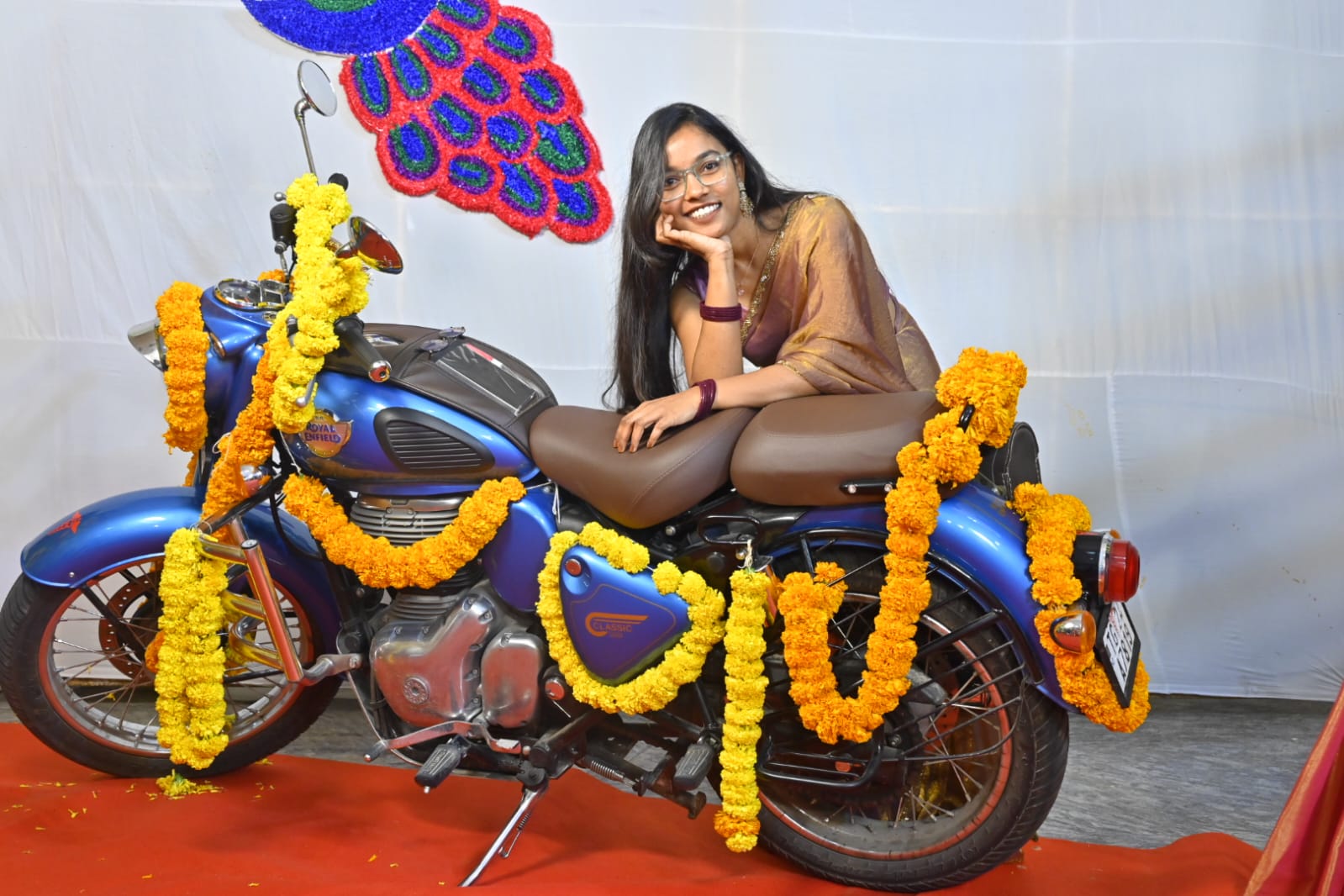 మెడికల్ కళాశాలలో అలరించిన ట్రెడిషనల్ డే