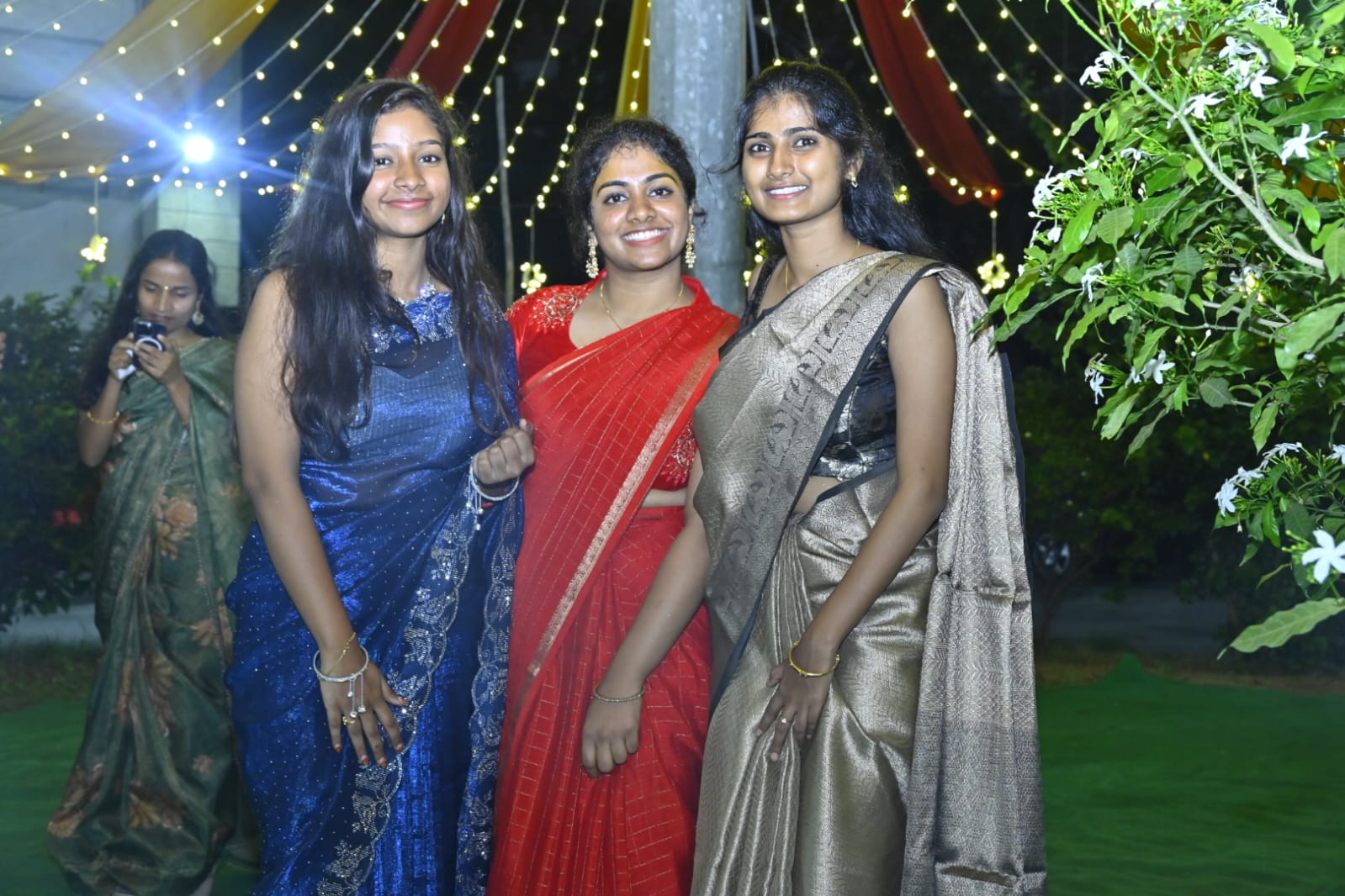 మెడికల్ కళాశాలలో అలరించిన ట్రెడిషనల్ డే