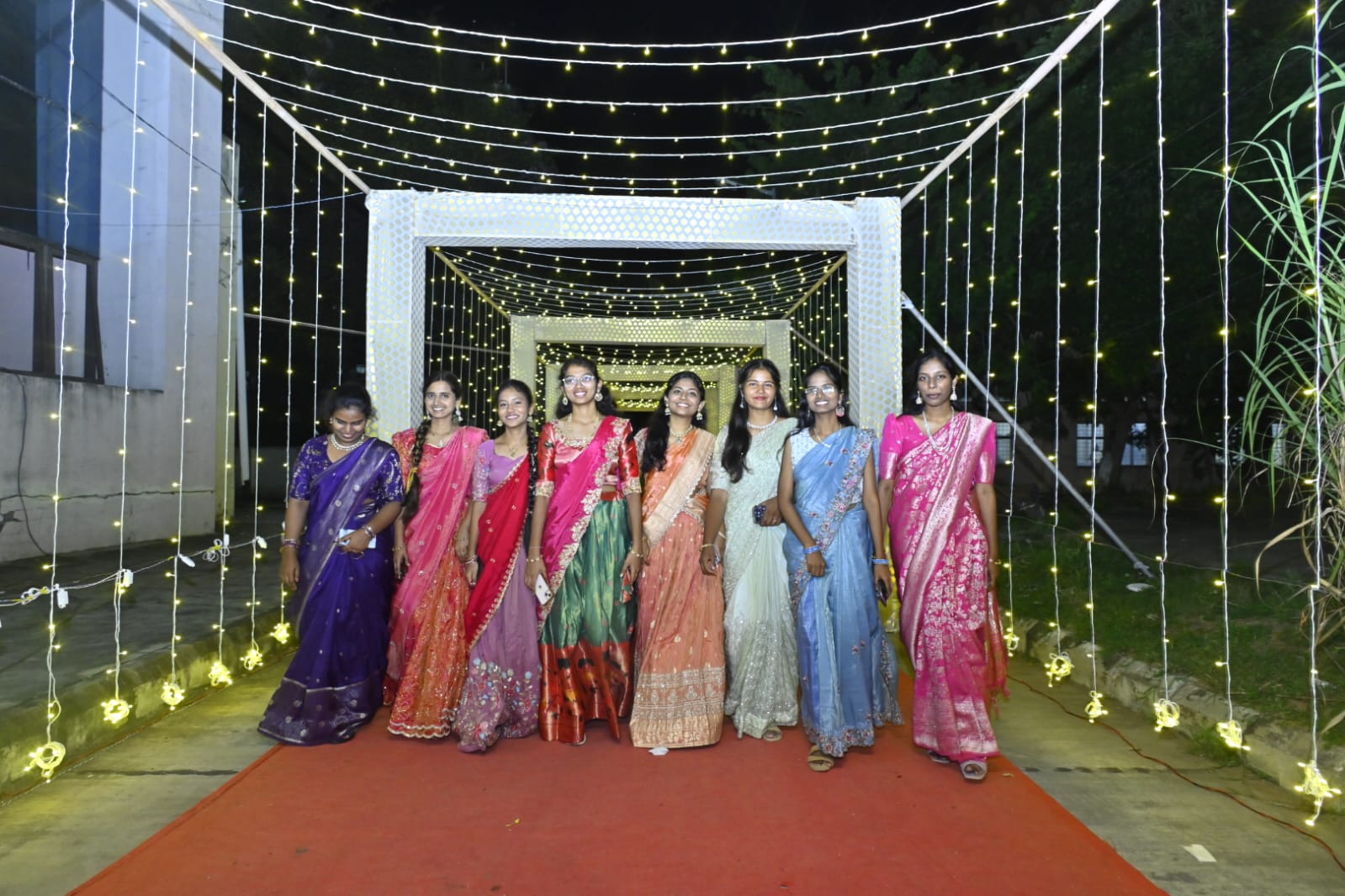 మెడికల్ కళాశాలలో అలరించిన ట్రెడిషనల్ డే