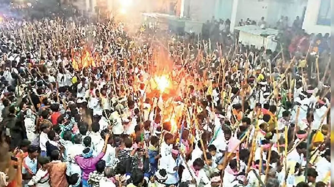 Devaragattu Bunny Festival | దేవరగట్టు బన్నియాత్రలో మళ్లీ రక్తపాతం .. కర్రల సమరంలో ఇద్దరు మృతి, 78 మందికి గాయాలు