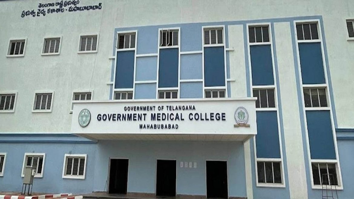 Mahabubabad Government General Hospital | అమానుష ఘటన.. బతికున్న వ్యక్తిని మార్చురీలో పెట్టిన సిబ్బంది.. రాత్రంతా శ‌వాల మ‌ధ్య‌లోనే..!