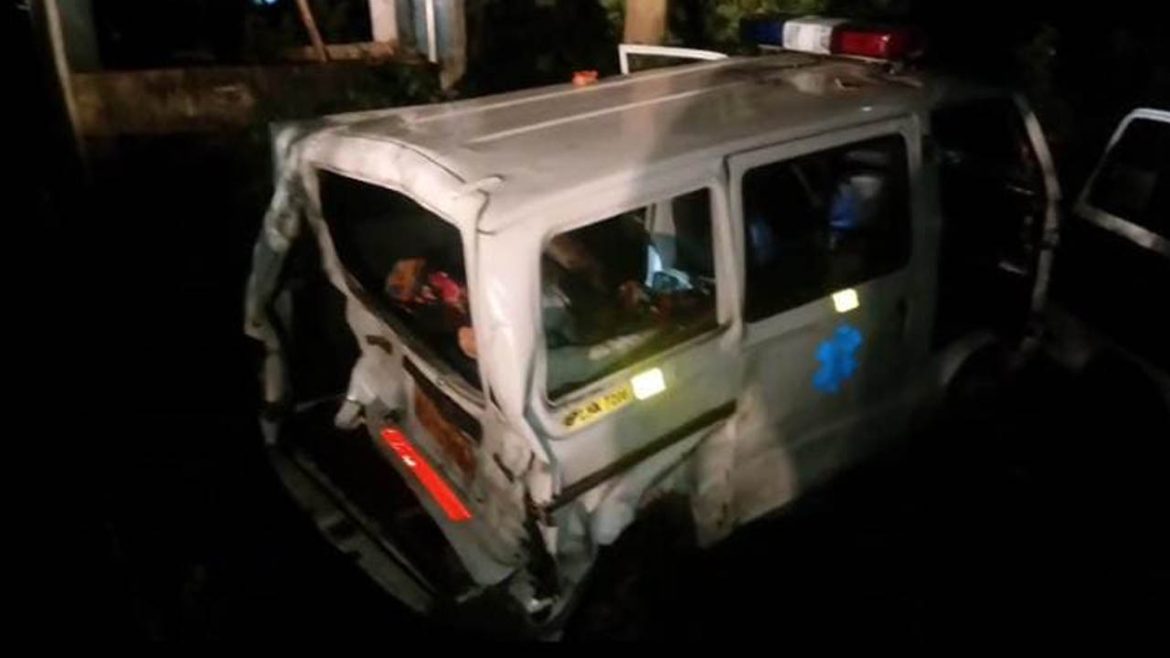 Ambulance | అంబులెన్సును ఢీ కొట్టిన లారీ.. పేషెంటుకు గాయాలు