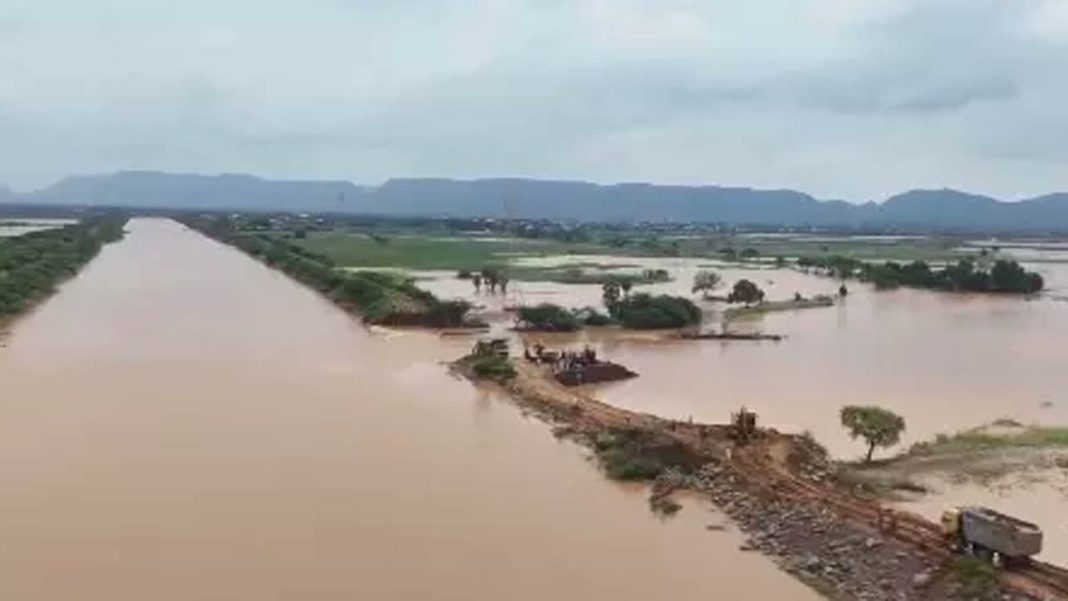 budameru flood | బుడమేరు నది పొంగి ప్రవహిస్తోందంటూ ప్ర‌చారాలు.. ఎన్టీఆర్ జిల్లా సీపీ క్లారిటీ