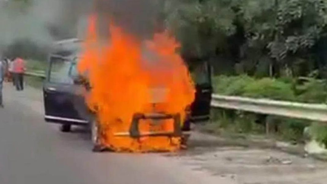 akshara today - car fire Outer Ring Road | ఔటర్ రింగ్ రోడ్డుపై కారు దగ్ధం.. తప్పిన ప్రమాదం