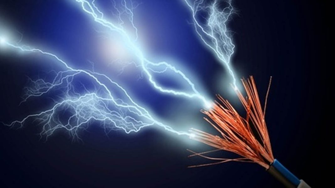 akshara today - corrent shock Kasturba Vidyalaya Electric shock | కస్తూర్బా విద్యాలయంలో విద్యుదాఘాతం.. ముప్పై మంది విద్యార్థులకు ప్రమాదం..!