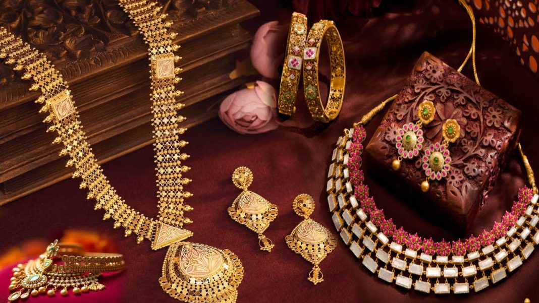 Gold and Silver Prices | పండగ వేళ గుడ్​ న్యూస్.. భారీగా తగ్గనున్న బంగారం ధర!
