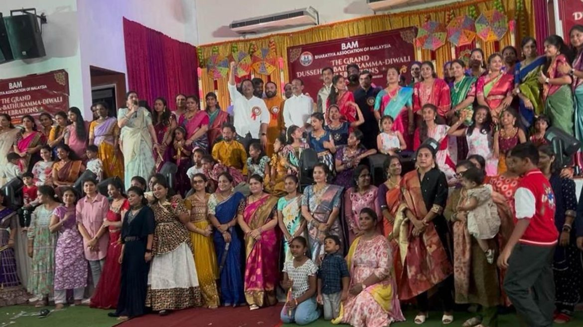 Malaysia Indians | మలేసియాలో భారతీయుల ఐక్యతకు అద్దం పట్టిన దసరా.. బతుకమ్మ.. దీపావళి సంబరాలు