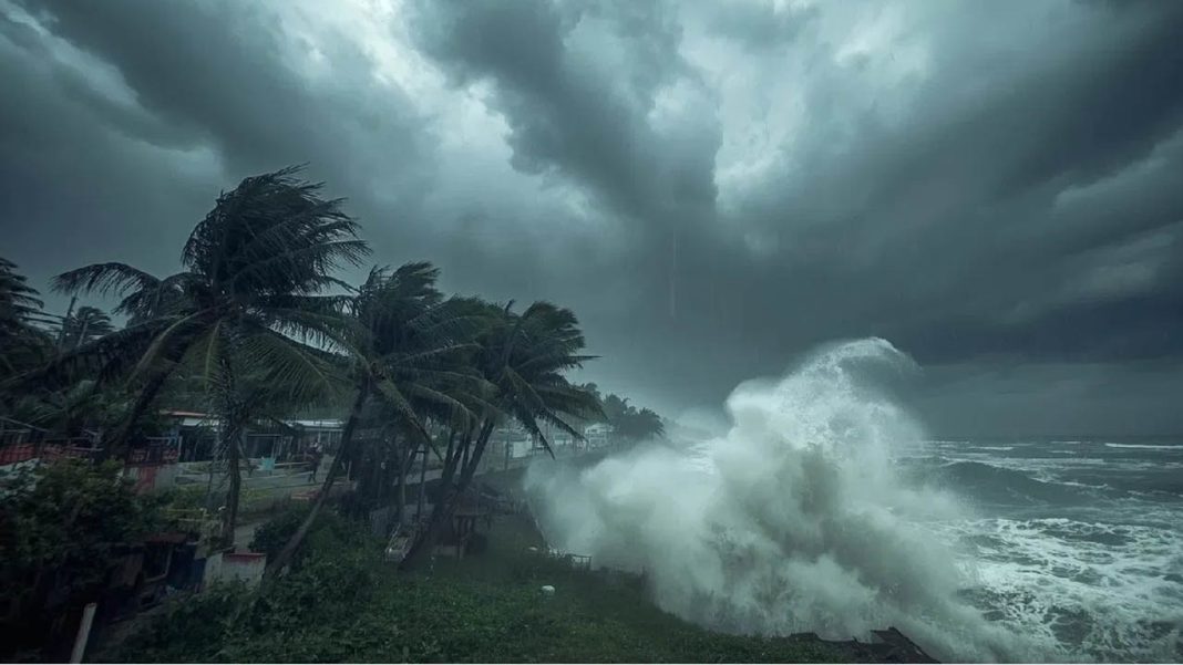 Montha Storm | వణికిస్తున్న మొంథా తుపాను​.. అర్ధరాత్రి హై అలర్ట్​!