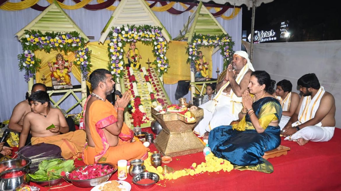 Maha padiPuja | భక్తిశ్రద్ధలతో మహా పడిపూజ.. మారుమోగిన అయ్యప్ప శరణు ఘోష