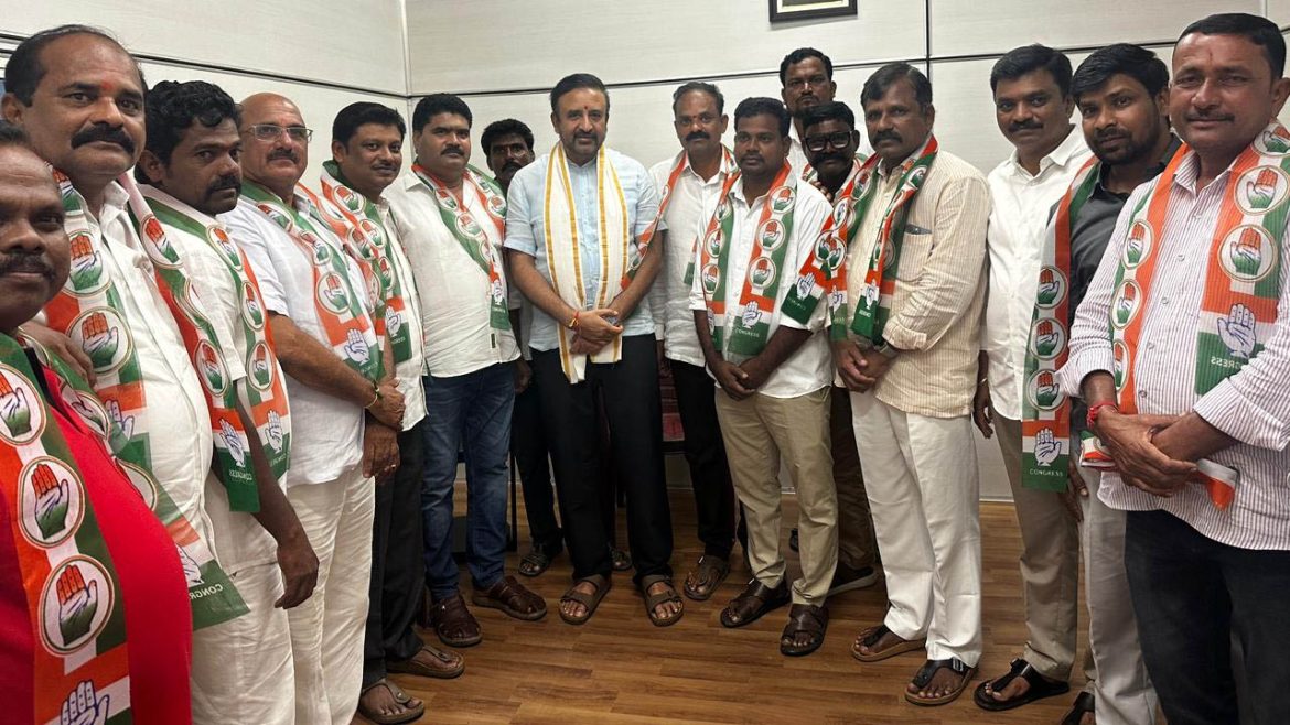 Congress | ఎన్నికల వేళ బీఆర్ఎస్​కు బిగ్ షాక్.. కాంగ్రెస్​ తీర్థం పుచ్చుకున్న నేతలు!