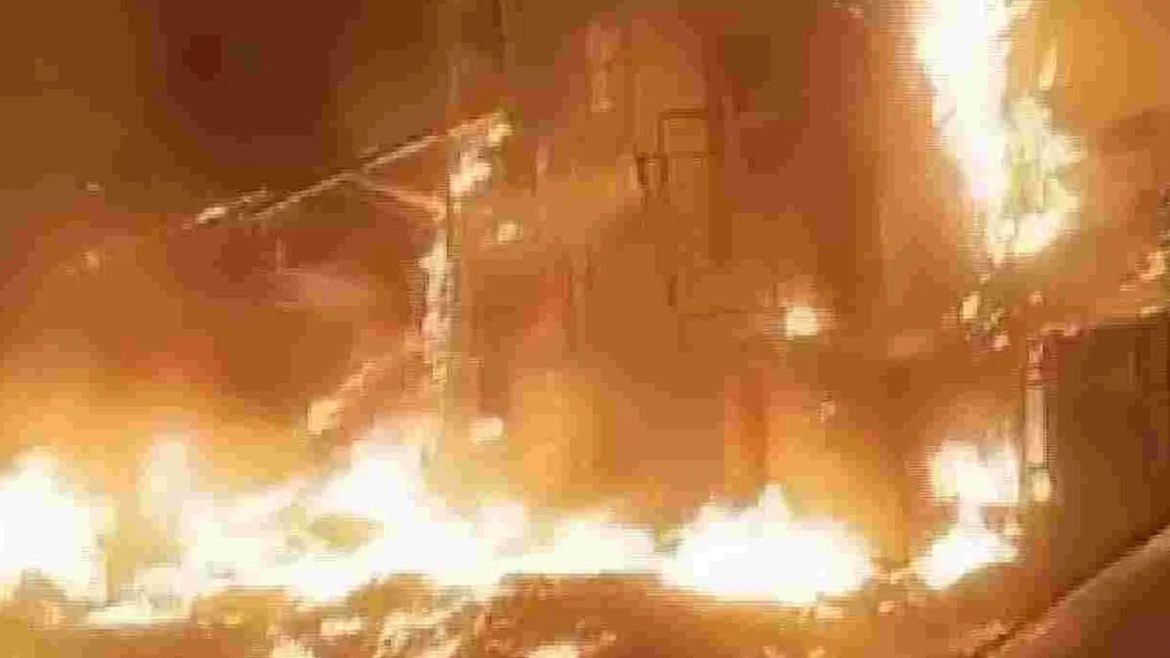 Kondagattu Fire Accident | కొండగట్టు హనుమాన్ ఆలయం సమీపంలో భారీ అగ్నిప్రమాదం.. 32 దుకాణాలు దగ్ధం