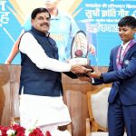 Kranti Goud | ప్రపంచకప్ విజయంతో తండ్రికి తిరిగి ఉద్యోగం.. క్రాంతి గౌడ్ కథ దేశానికే స్ఫూర్తి! Kranti Goud | ప్రపంచకప్ విజయంతో తండ్రికి తిరిగి ఉద్యోగం.. క్రాంతి గౌడ్ కథ దేశానికే స్ఫూర్తి