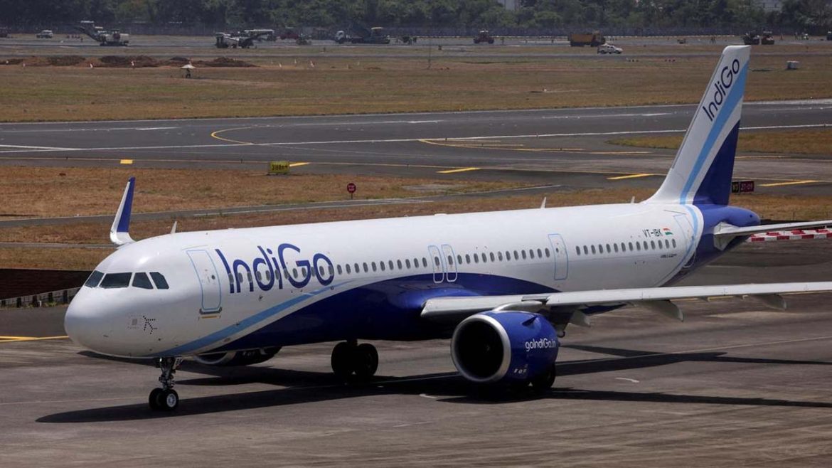 Shamshabad Airport | శంషాబాద్ ఎయిర్‌పోర్టులో తీవ్ర ఉద్రిక్తత.. ఇండిగో తీరుతో ఆందోళ‌న‌కి దిగిన అయ్య‌ప్ప స్వామి భ‌క్తులు