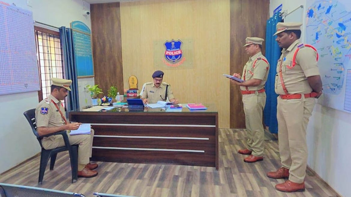 ACP | హెల్మెట్​ వాడకం పెంచాలి.. రోడ్డు ప్రమాదాలు తగ్గించాలి : ఏసీపీ