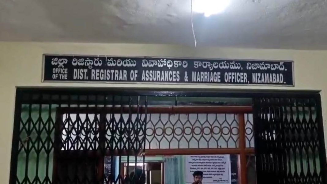 District Registration Office | అవినీతి నిలయం.. జిల్లా రిజిస్ట్రేషన్ కార్యాలయం.. ముడుపు లేనిదే కదలని దస్త్రం!