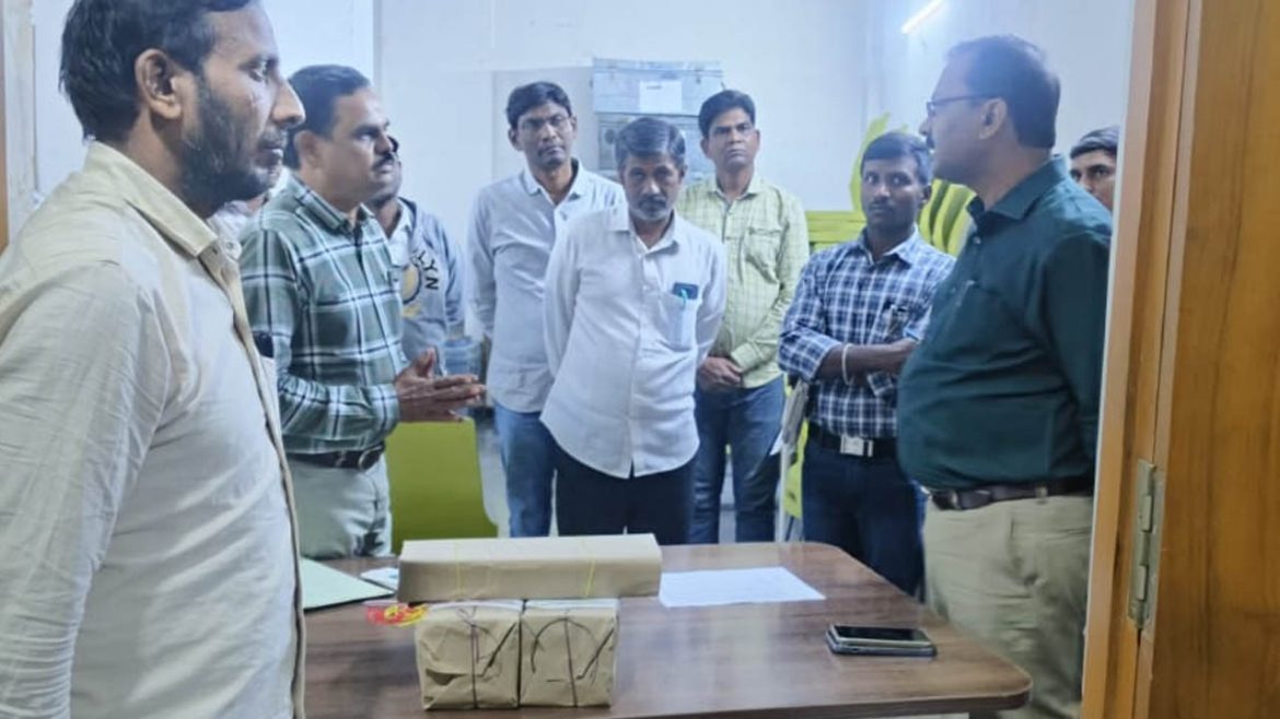 Collector Vinay Krishna Reddy | ఎన్నికల సామగ్రి తరలింపులో జాగ్రత్తలు తీసుకోవాలి : కలెక్టర్​