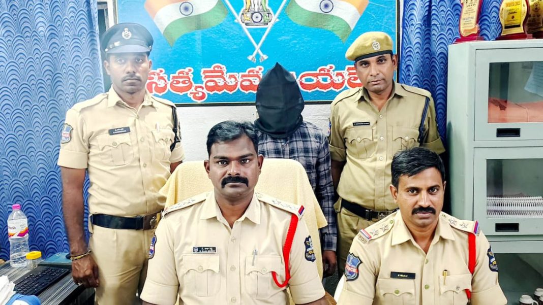 Police constable attacked పోలీస్ కానిస్టేబుల్‌పై దాడికి పాల్పడిన నిందితుడి అరెస్టు