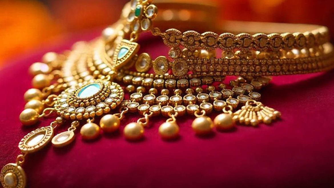 Jan 12 Gold Prices | భయపెడుతున్న బంగారం, వెండి ధరలు.. స్వల్ప తగ్గింపే కానీ, లభించని ఊరట!